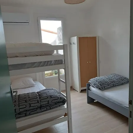 Hébergement de vacances A 200 M De La Avec Terrasse Et Parking